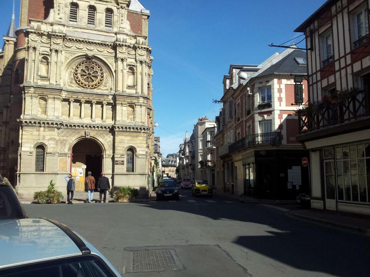 Le Capitaine Jack Trouville-sur-Mer Exterior foto
